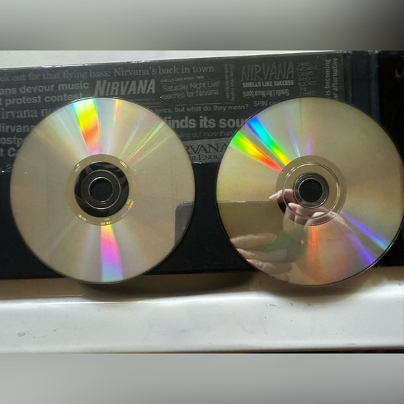 Collectible Nirvana 4 CDs with Book - Picture 12 of 15